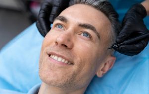 Cirurgia para homens: diferenças entre procedimentos estéticos e reparadores
