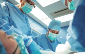 Cirurgia plástica para homens e mulheres